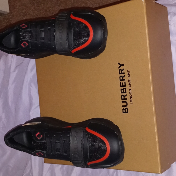 Shoes - Picture 6 of 7